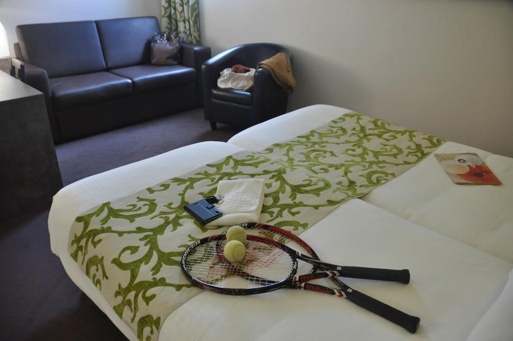 Brit Hotel Confort Alexia - Ла-Сутеррен Экстерьер фото